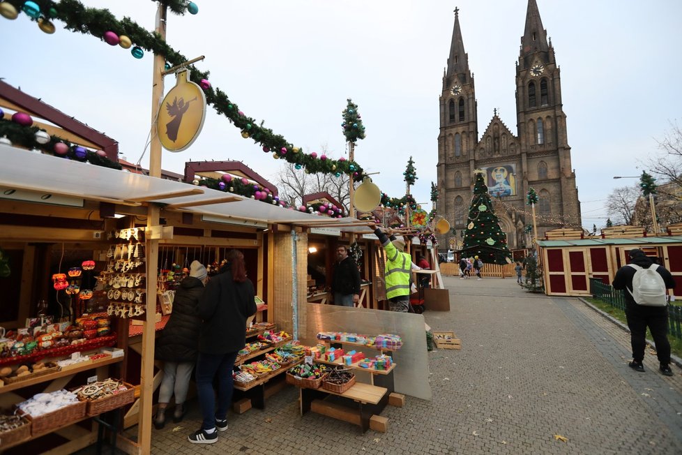 Vánoční trhy na náměstí Míru v Praze, 2021. I ty byly zrušeny