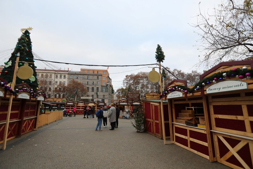Vánoční trhy na náměstí Míru v Praze, 2021.