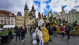 Na Staroměstském náměstí v Praze začaly tradiční velikonoční trhy, 25. března 2023.