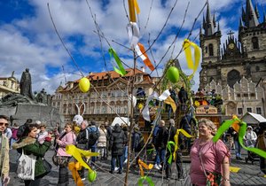  Na Staroměstském náměstí v Praze začaly tradiční velikonoční trhy, 25. března 2023.