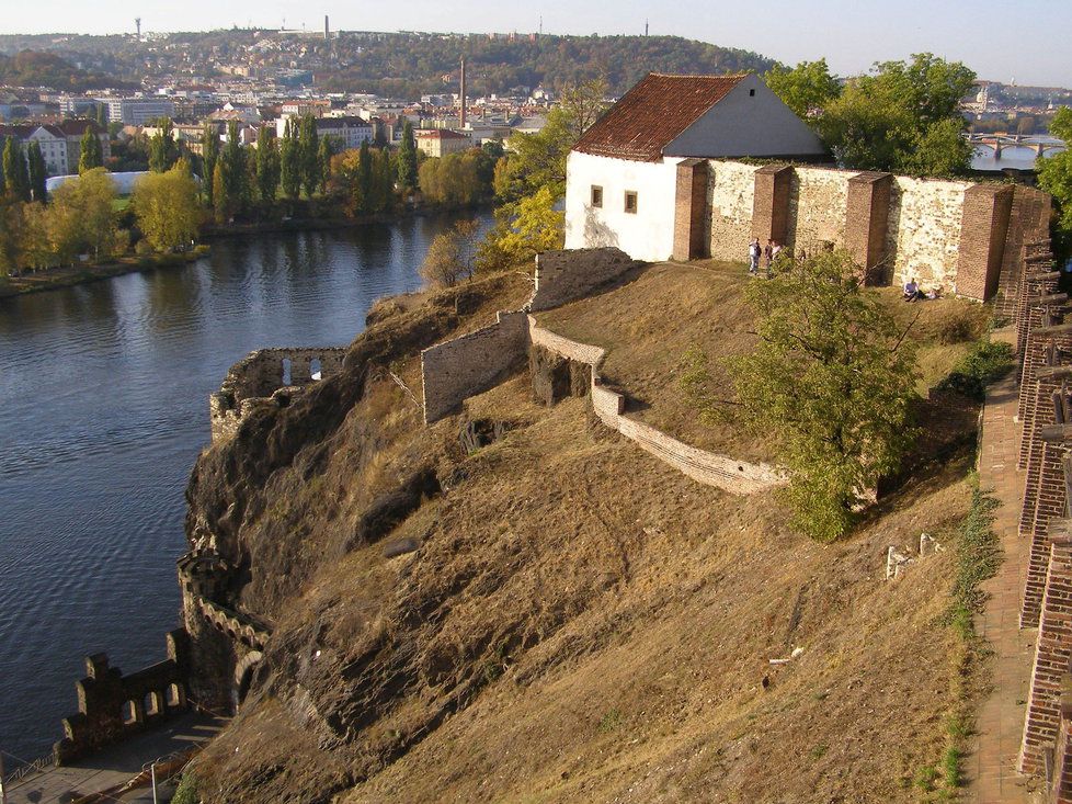 Pod Vyšehradskou skálou je ukrytý poklad. Možná.