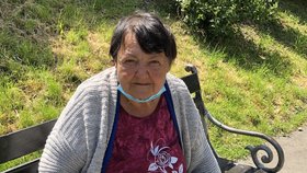Krutý osud důchodkyně Věry (72) z lavičky na „hlaváku“: Po smrti syna skončila s dluhy na ulici