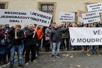 „Hrozí zánik vinoték!“ protestovali v Praze demonstranti. Vadí jim přísná novela