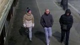 Brutální útok na Vinohradské: Útočníci muže kopali a dupali mu po hlavě, poznáte je?