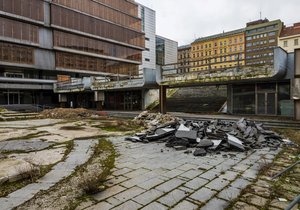 Proluka vzniklá po demolici areálu bývalého Transgasu ve Vinohradské ulici, 23. února 2024, Praha.