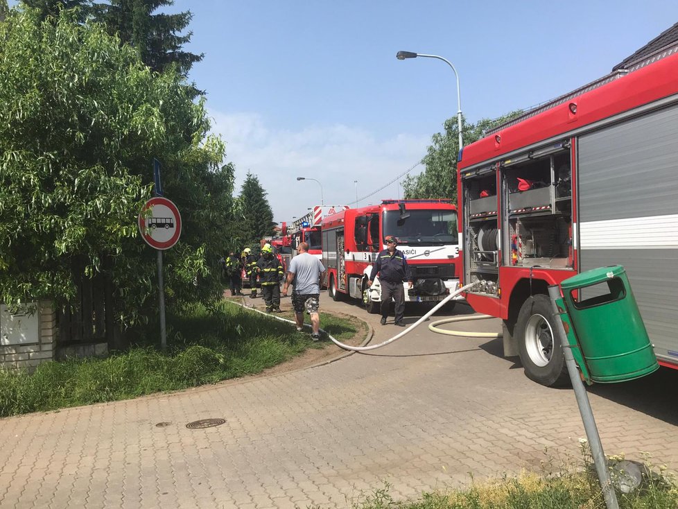 Požár rodinného domu v pražské Vinoři, 11. června 2019