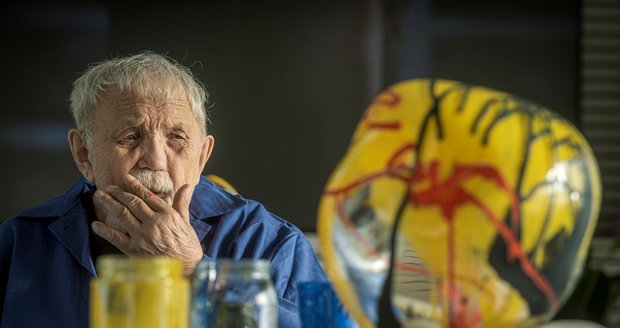 Přední český sklářský výtvarník, malíř a vysokoškolský pedagog Vladimír Kopecký Přední český sklářský výtvarník, malíř a vysokoškolský pedagog Vladimír Kopecký