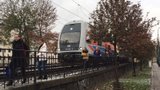 V Čakovicích vykolejil vlak na výhybce: Směrem na Turnov jezdí náhradní autobusy