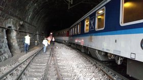 V centru Prahy vykolejil vlak