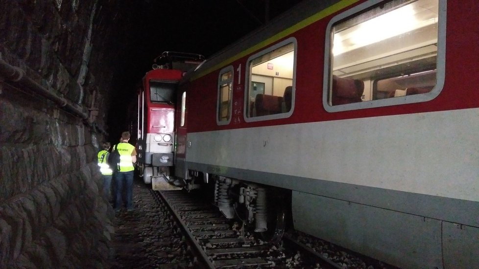 V centru Prahy vykolejil vlak