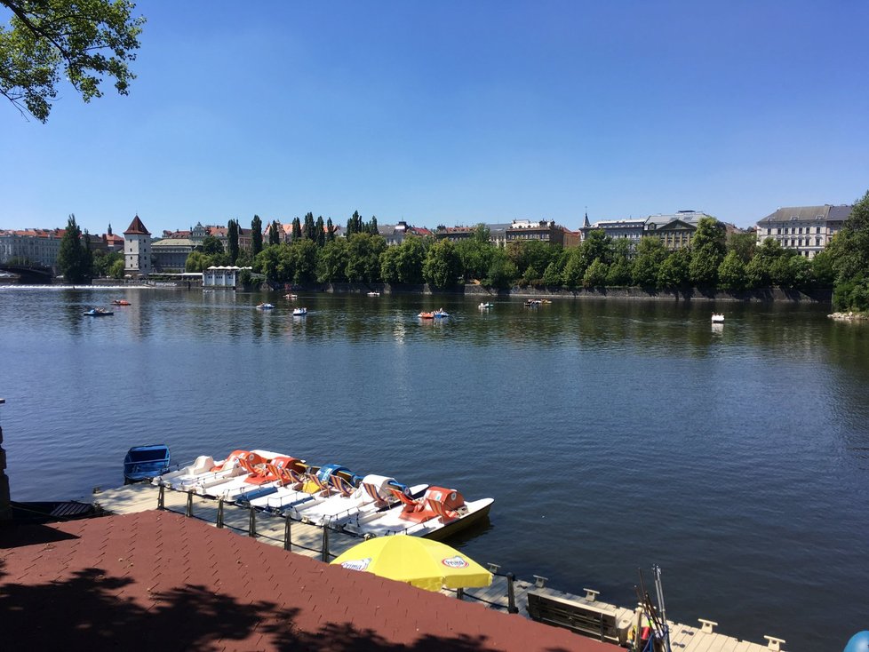 Policie se chce v létě více zaměřit na popíjení alkoholu na lodích.