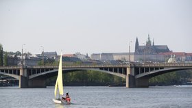 Kvůli suchu je možné, že v červenci nebude sjízdná Vltava