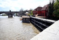 Konec strachu z povodní v Praze? Opatření končí, vrata do Čertovky se znovu otevřela