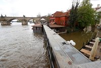 Protipovodňová opatření v Praze končí. Na Vltavu se vbrzku vrátí přívozy