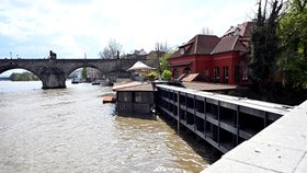 Konec strachu z povodní v Praze? Opatření končí, vrata do Čertovky se znovu otevřela