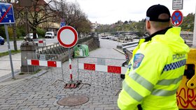 Protipovodňová opatření v Praze: Praha zpřístupnila Dvořákovo a Hořejší nábřeží uzavřená kvůli velké vodě