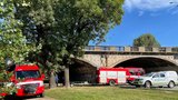 Manévry v centru Prahy! Muž skočil z Hlávkova mostu, po hodinách ho našli mrtvého