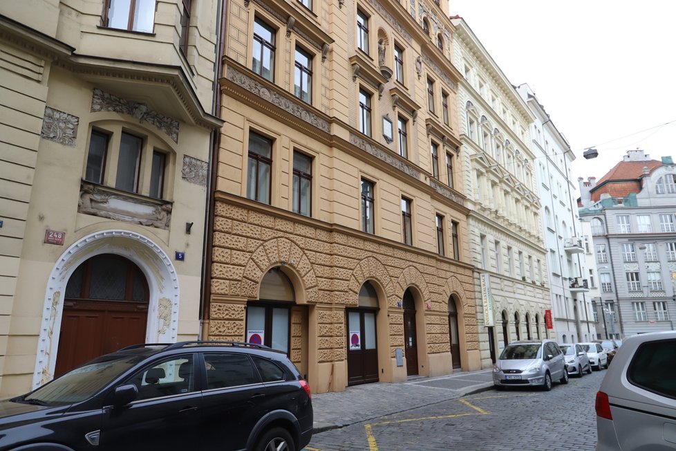 Byt v centru Prahy, kde se 4. dubna 2021 konala nelegální párty.