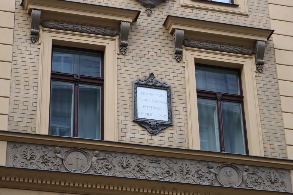Byt v centru Prahy, kde se 4. dubna 2021 konala nelegální party.