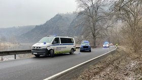 Muž řídil opilý, u Prahy narazil do auta strážníků! Z místa chtěl utéct, ale marně