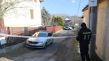 V domě v Čisovicích našli mrtvého muže (†79) se zbraní a ženu (†76): Policie případ nejspíš odloží