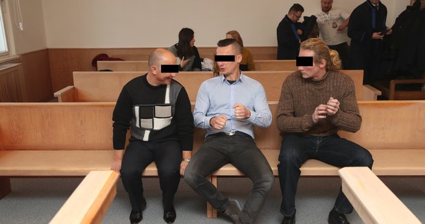 „Nevinní!“ zní verdikt soudu. Trojice mužů obžalovaná z umučení tuneláře Říhy nic nespáchala