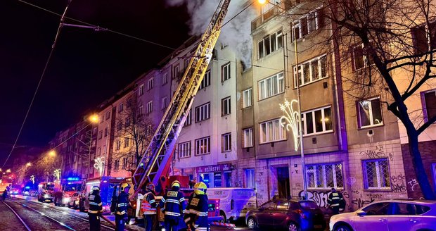 Novoroční požár v pražských Vršovicích, 1. ledna 2026.