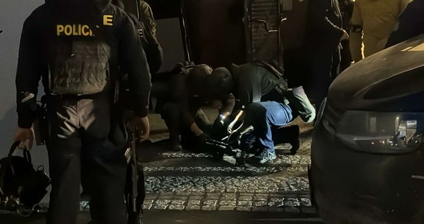 Vyjednávání v Poděbradské ulici v Praze 9, 28. listopadu 2025.