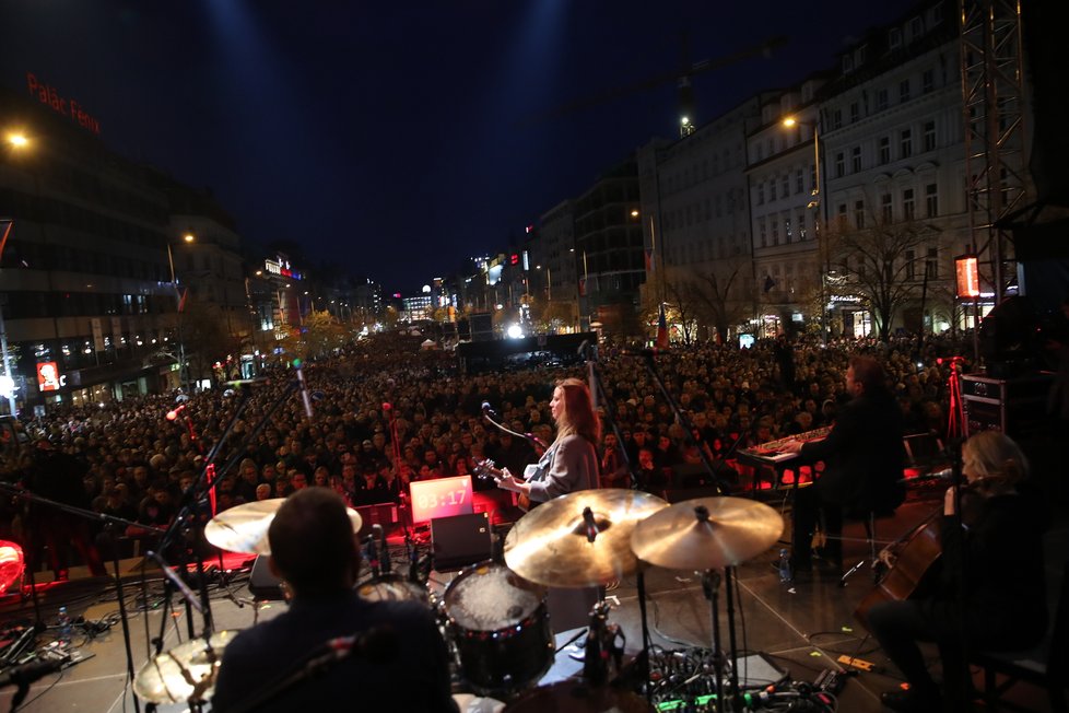 Aneta Langerová na Koncertu pro budoucnost.