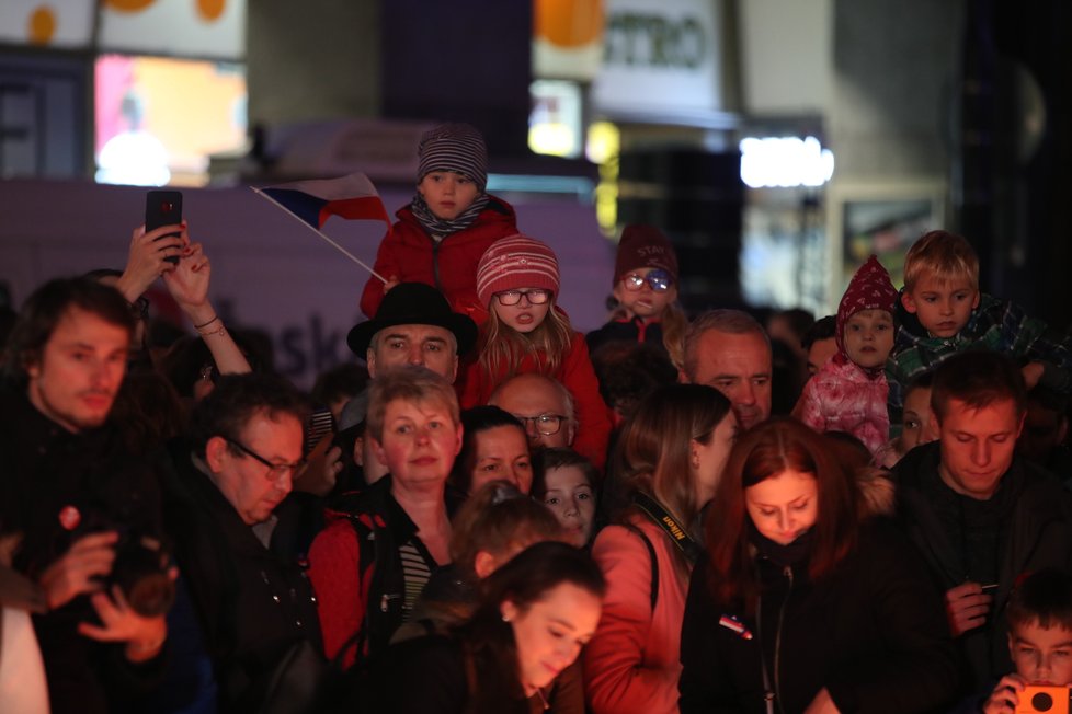 Sváteční podvečer na Národní třídě, (17.11.2019).