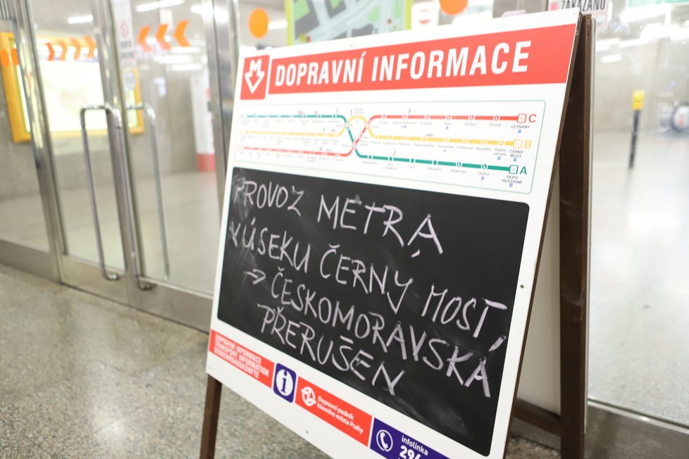 Metro na Vysočanské srazilo člověka. (18. srpna 2022)