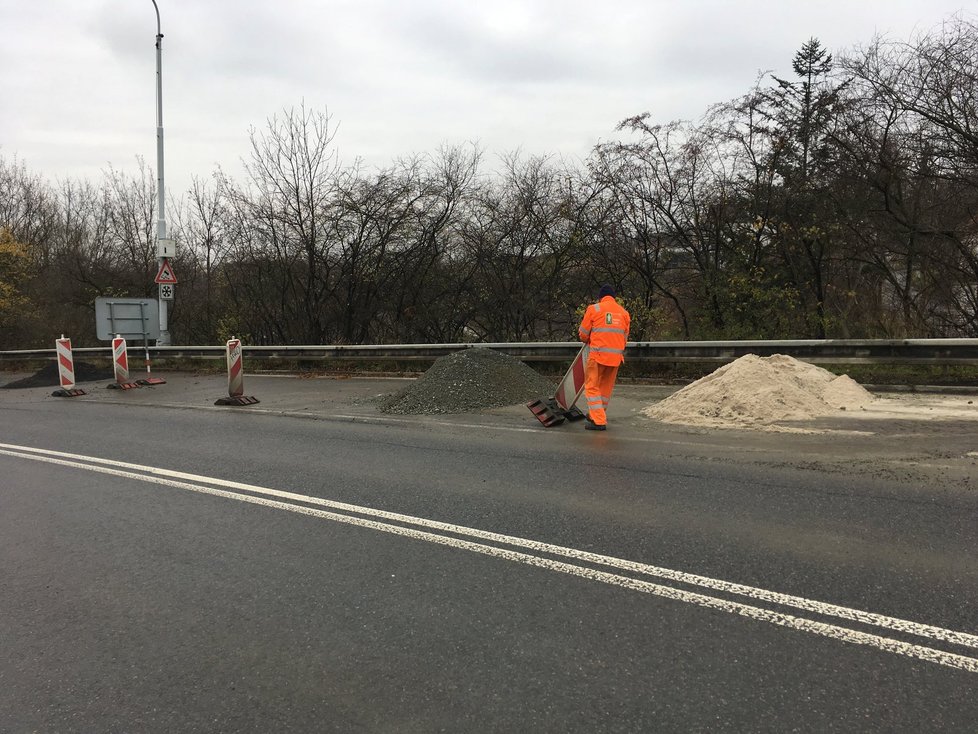 Na vysočanské estakádě finišují opravy.