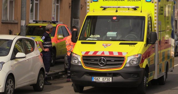 Záchranáři ve Vysočanech oživovali miminko: Zemřelo za podivných okolností