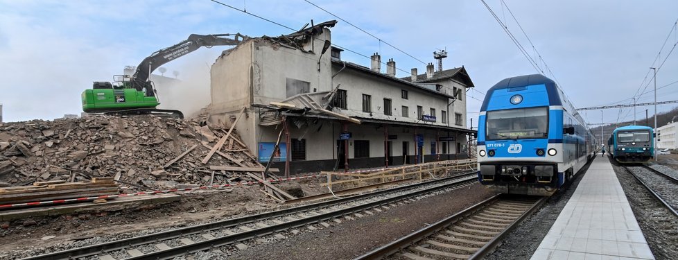 Bomby dopadaly i na vysočanské nádraží. (ilustrační foto)