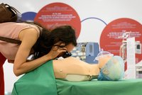 Historické protézy i šlapací zubní vrtačka: Výstava v technickém muzeu ukazuje, jak české mozky léčily svět