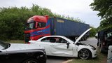 „Řítil se v protisměru a pak mr*a!“ Řidič BMW sejmul Rolls-Royce za 6 mega a další auto a utekl
