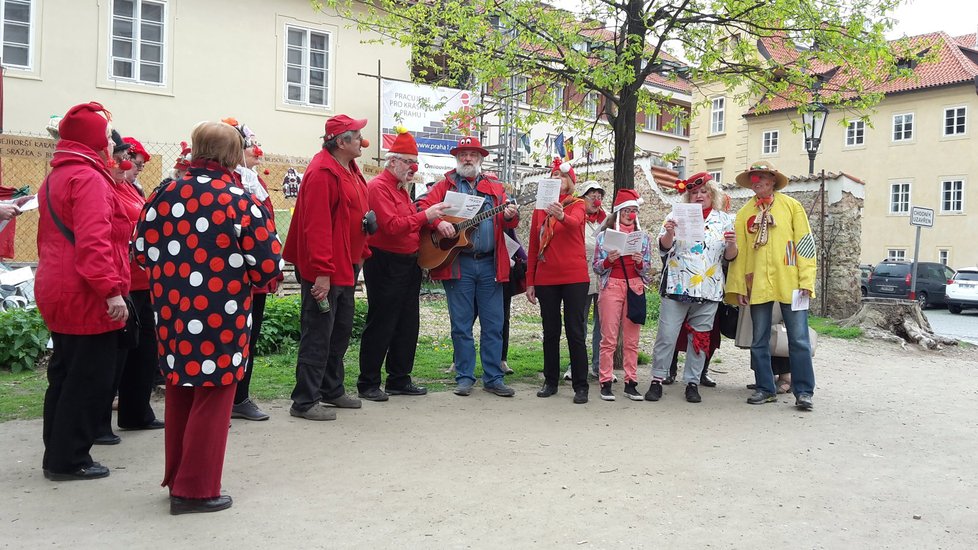 Na Kampě v sobotu rozdávali úsměv na tváři Werichovci. Připomněli si tak výročí Vest pocket revue.