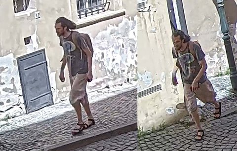 Stop genocide, napsal muž na Churchillovu sochu v centru Prahy. Hledá ho policie, hrozí mu vězení