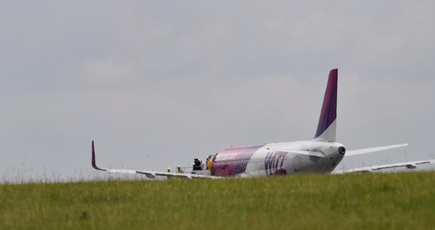 Letadlo Wizzair na Letišti Václava Havla, 8. června 2020