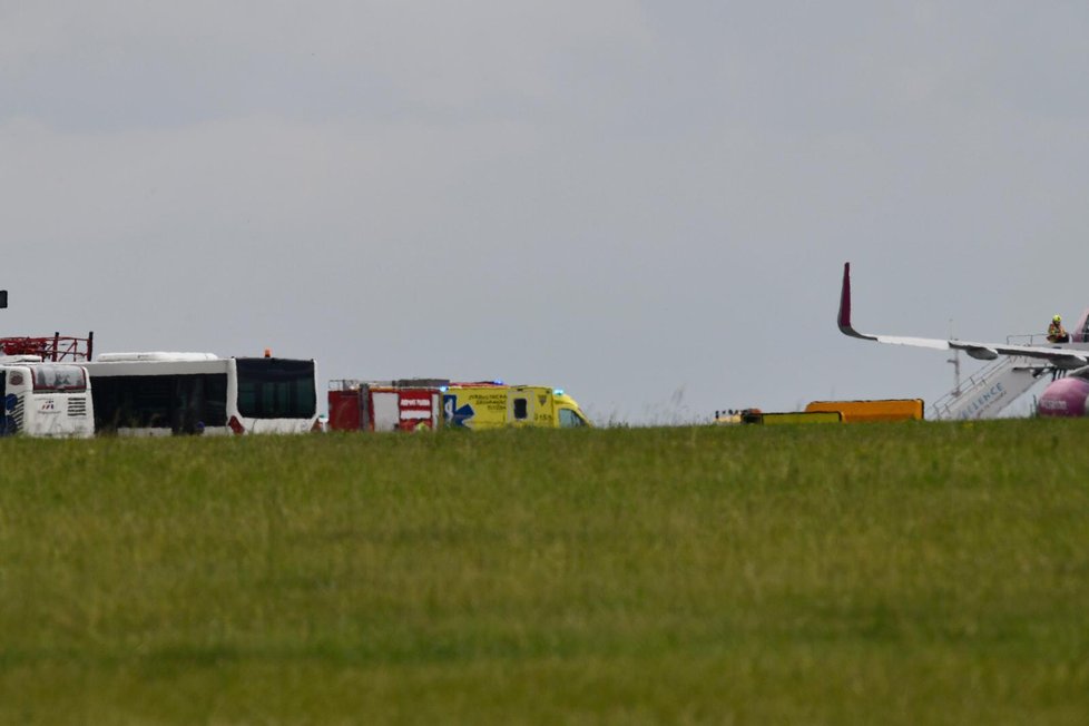 Letadlo Wizzair na Letišti Václava Havla, 8. června 2020