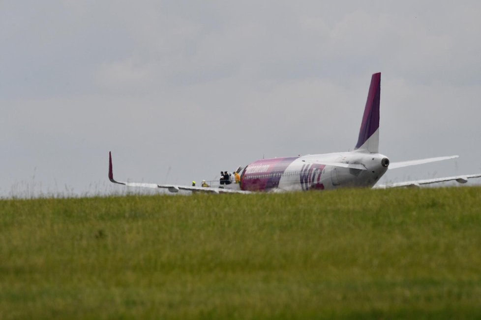 Letadlo Wizzair na Letišti Václava Havla, 8. června 2020.