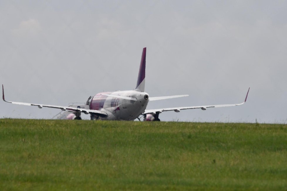 Letadlo Wizzair na Letišti Václava Havla, 8. června 2020