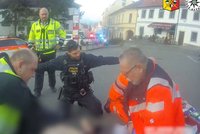 Boj o život na ulici ve Zbraslavi! Muž (51) zkolaboval na zastávce