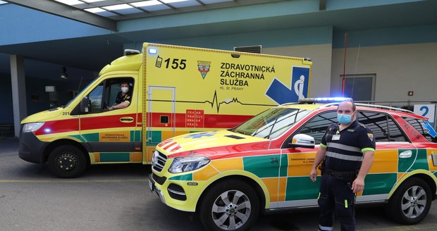Muže, kterého přejel na Brněnsku náklaďák, převezli záchranáři se středně těžkým zraněním do nemocnice. Muže, kterého přejel na Brněnsku náklaďák, převezli záchranáři se středně těžkým zraněním do nemocnice.