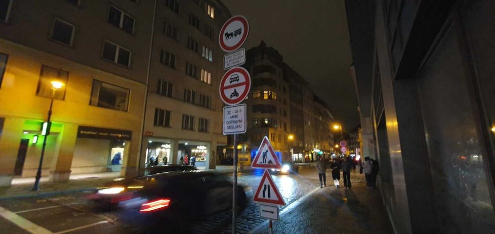 Zákaz vjezdu do pražského centra. (23. listopadu 2023)