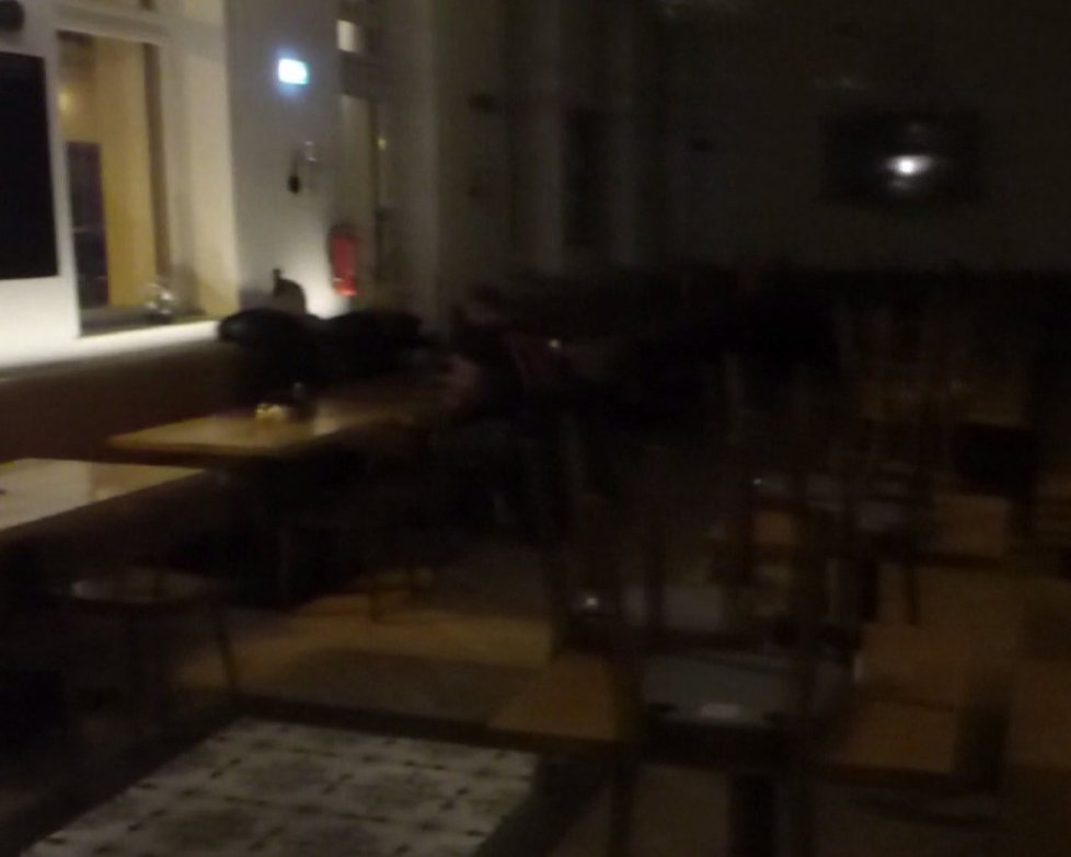 Restauraci Základna v centru Prahy kontrolovali kvůli porušení vládních nařízení 11. ledna vpodvečer strážníci.