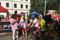 Stovky handicapovaných vyrazily z Prahy na závod po Česku: Ujedou 2222 km