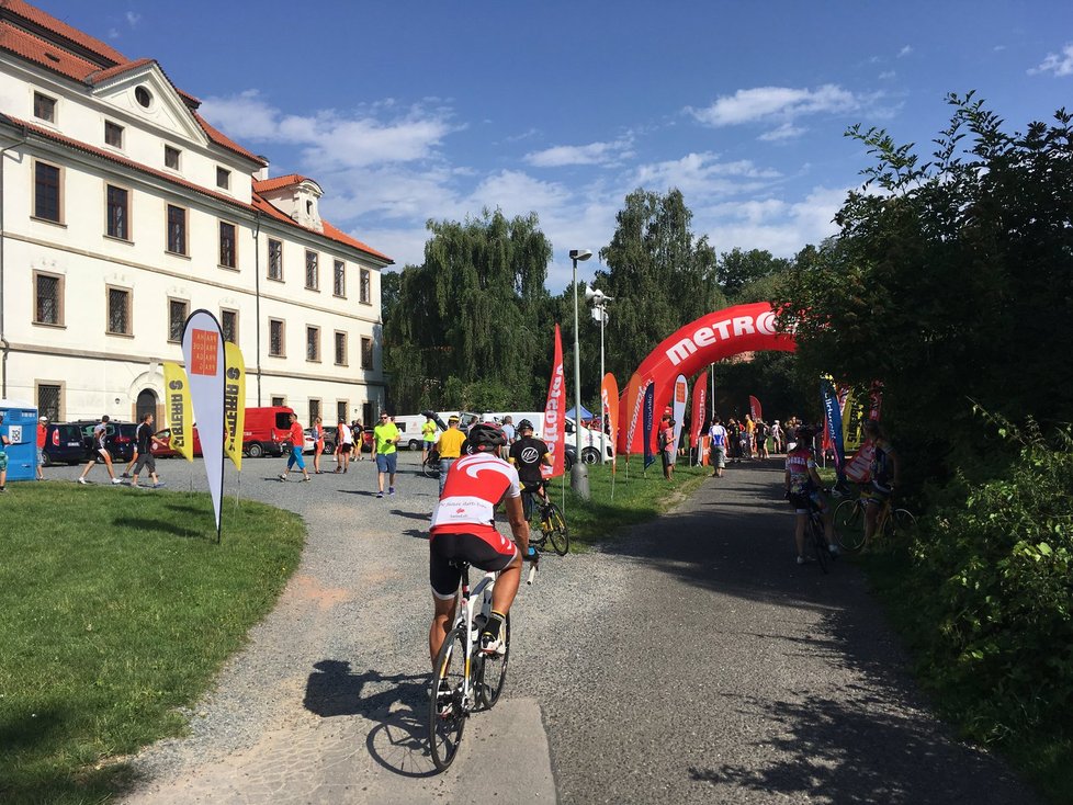 Metrostav handy cyklo maraton začal v Praze na Břevnově.