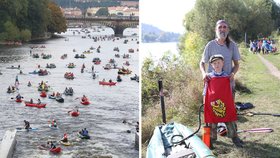 Stovky vodáků propluly centrem Prahy. (28. září 2021)