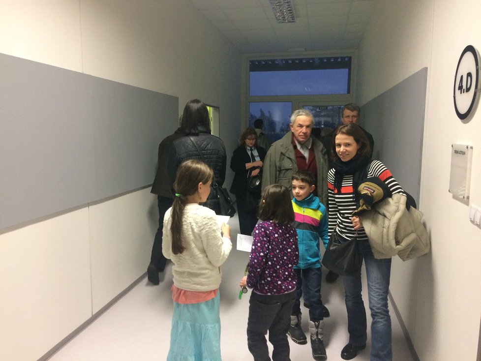 Adriana Krnáčová (ANO) otevřela novou základní školu na Zbraslavi. Tu dělníci postavili za 83 milionů korun během půl roku a vejde se do ní asi 800 žáků.